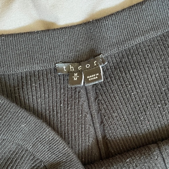 Elegant Black Women's Theory Skirt - Picture 2 of 4